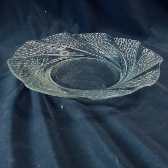 Vintage VTG Clear Glass 9" Salad Plate/Bowl - Picture 3 of 5